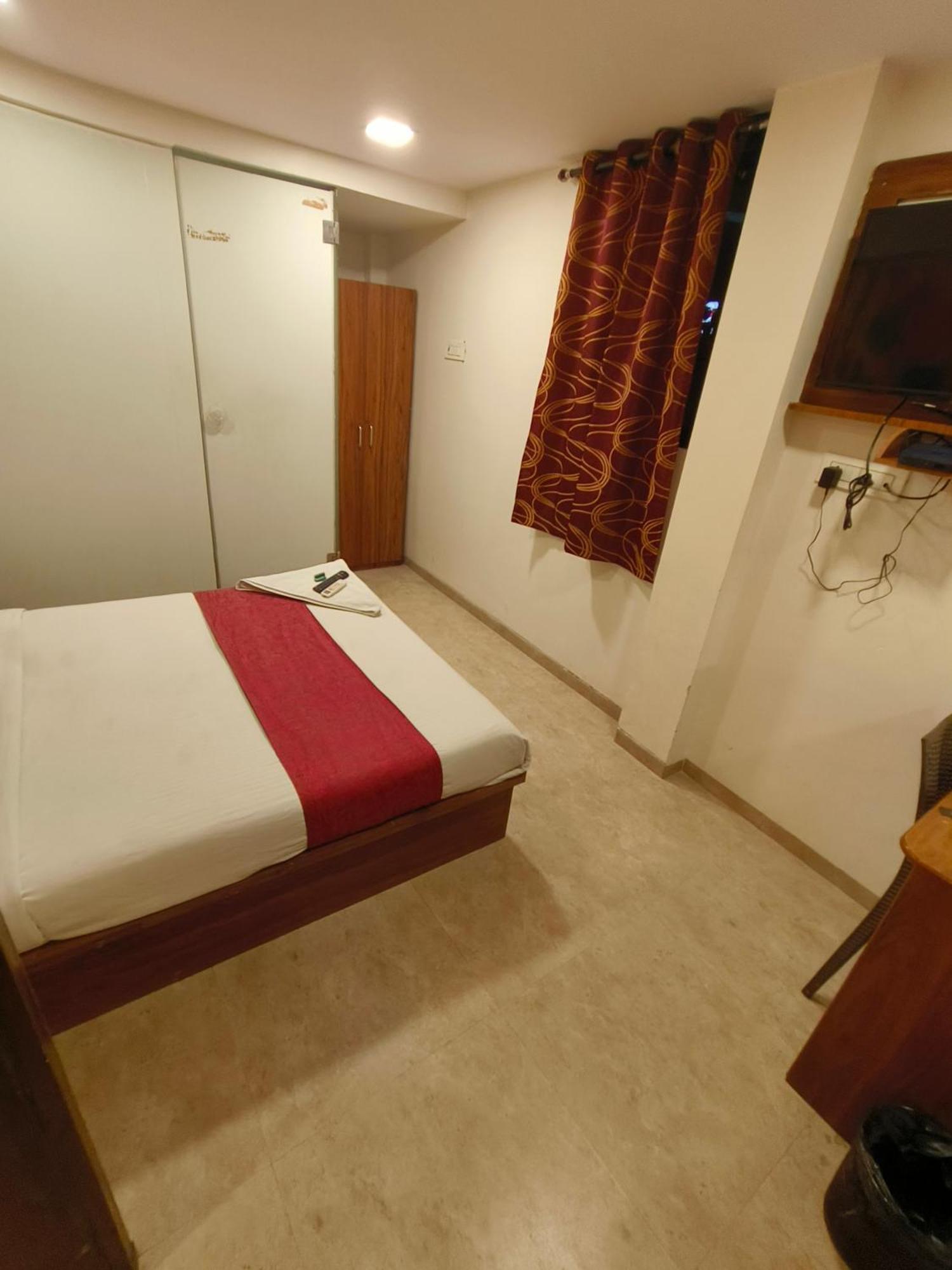 Hotel Beach Crown Juhu 뭄바이 외부 사진