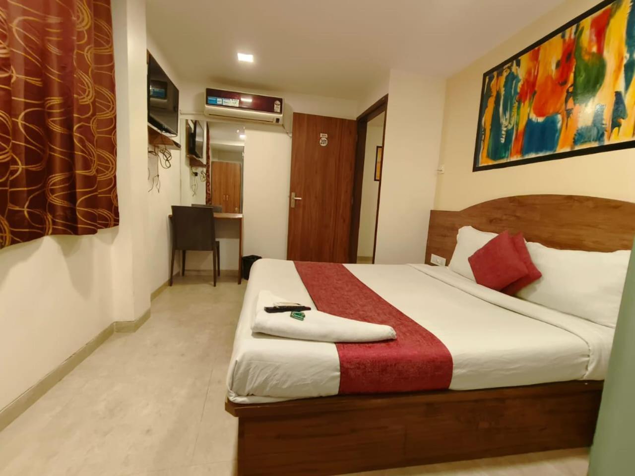 Hotel Beach Crown Juhu 뭄바이 객실 사진